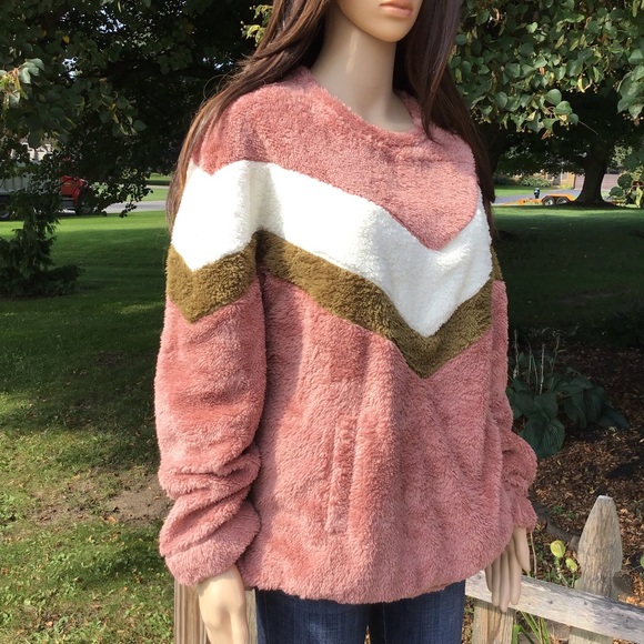 - PLUSH COZY LOOSE TOP WITH SIDE POCKETS - Picture 9 of 9